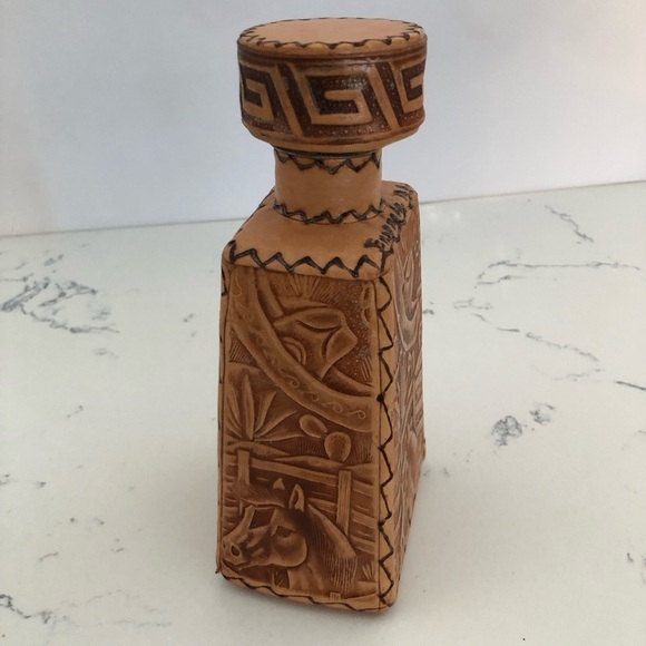 Vintage Hand Tooled Leather Covered Liquor Decanter~Mexico - Picture 6 of 13